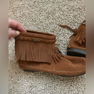 Minnetonka Moccasins in like new condition size 8